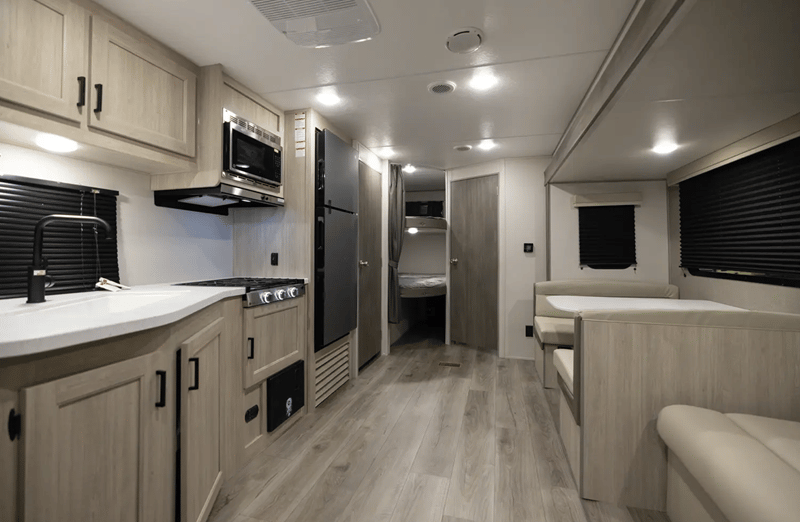 2026 Coachmen 2026 Coachmen Catalina Summit Series 8 - thumbnail 25