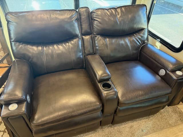 2020 Grand Design 2020 Grand Design Solitude - thumbnail 13