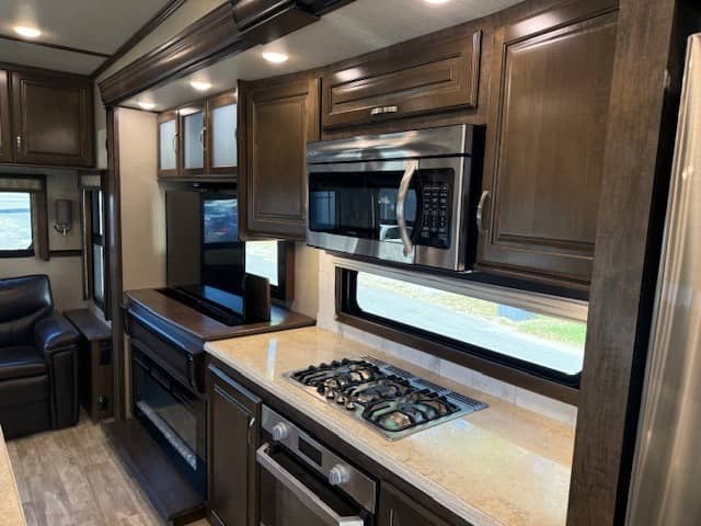 2020 Grand Design 2020 Grand Design Solitude - thumbnail 15