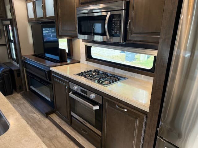 2020 Grand Design 2020 Grand Design Solitude - thumbnail 16