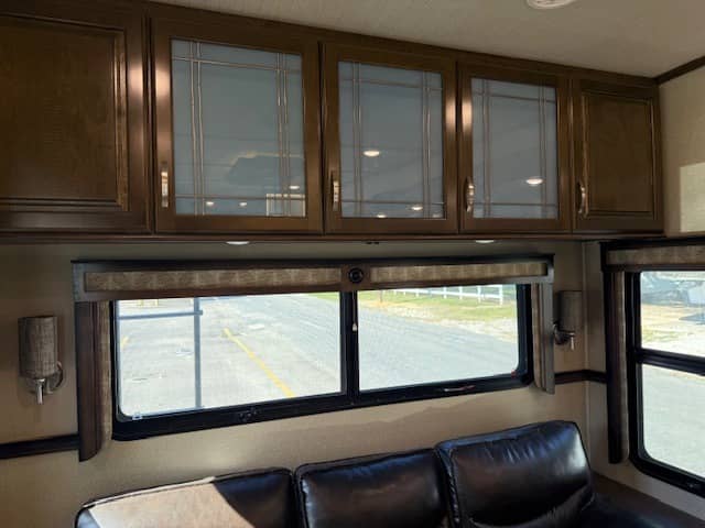 2020 Grand Design 2020 Grand Design Solitude - thumbnail 18