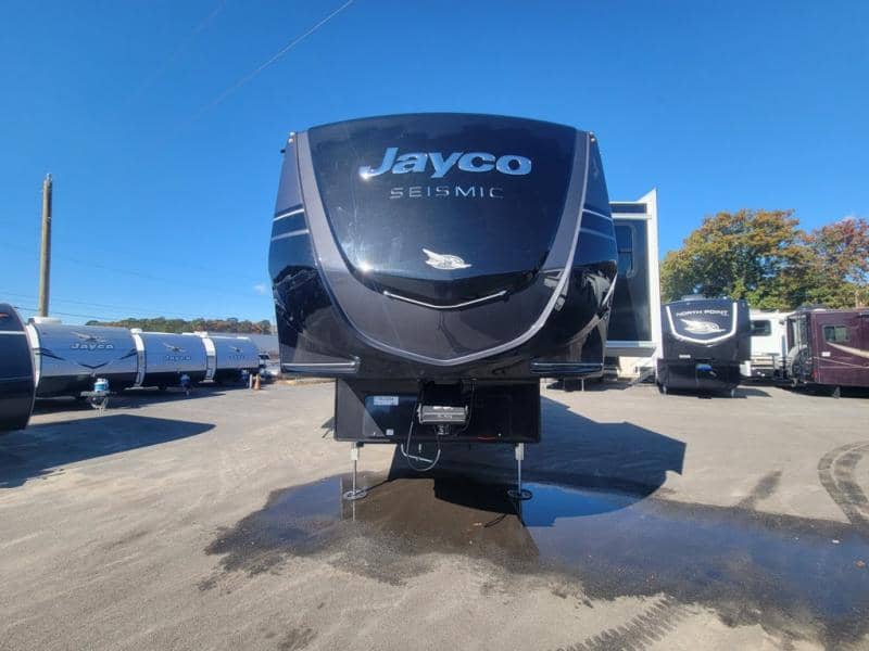 2026 Jayco 2026 Jayco Seismic Toy Hauler - thumbnail 9