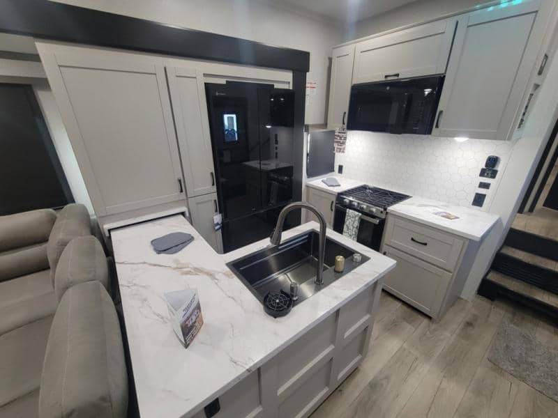 2026 Jayco 2026 Jayco Seismic Toy Hauler - thumbnail 15