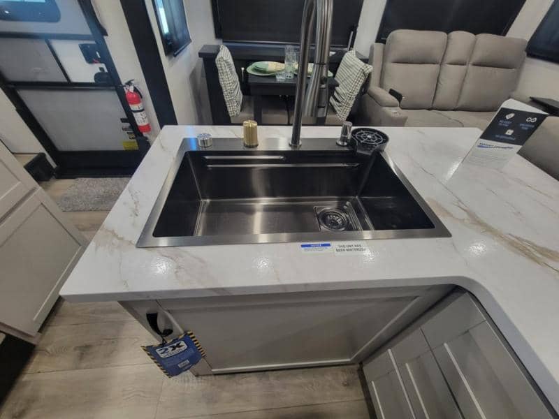 2026 Jayco 2026 Jayco Seismic Toy Hauler - thumbnail 17