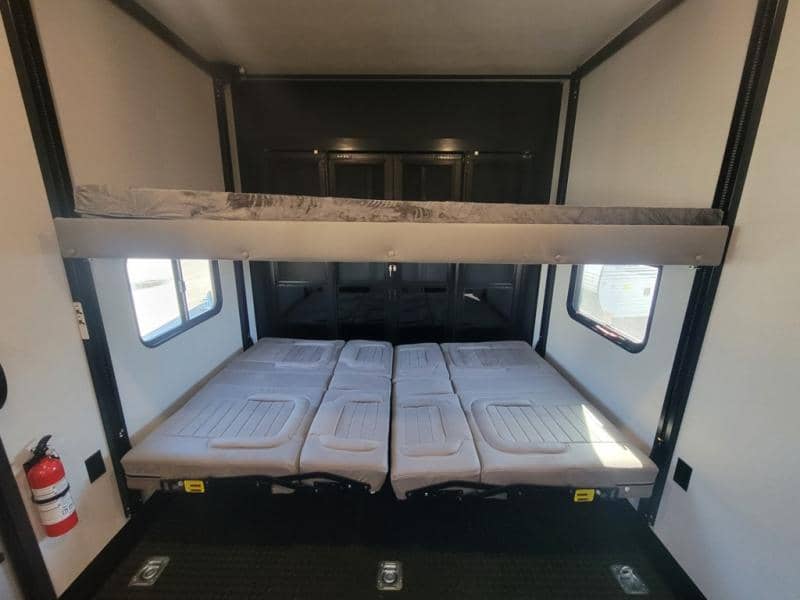 2026 Jayco 2026 Jayco Seismic Toy Hauler - thumbnail 31