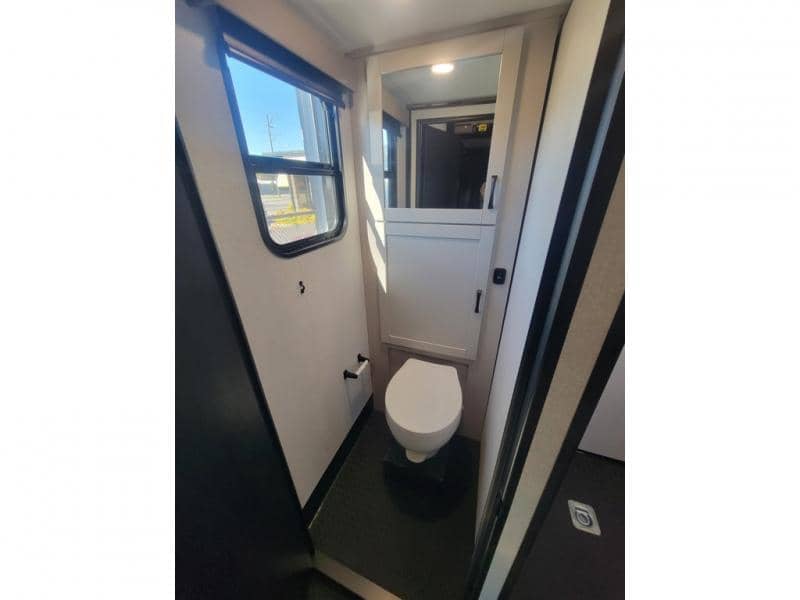 2026 Jayco 2026 Jayco Seismic Toy Hauler - thumbnail 32