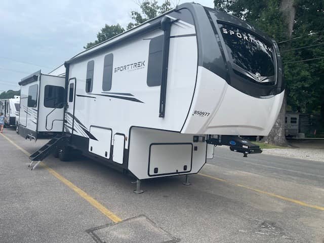 2026 Venture RV 2026 Venture RV Sporttrek Touring Edition - thumbnail 1