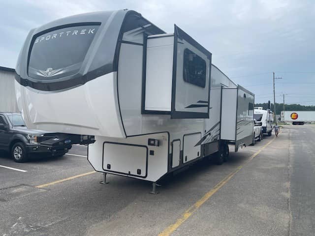 2026 Venture RV 2026 Venture RV Sporttrek Touring Edition - thumbnail 3