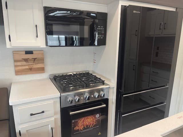 2026 Venture RV 2026 Venture RV Sporttrek Touring Edition - thumbnail 9