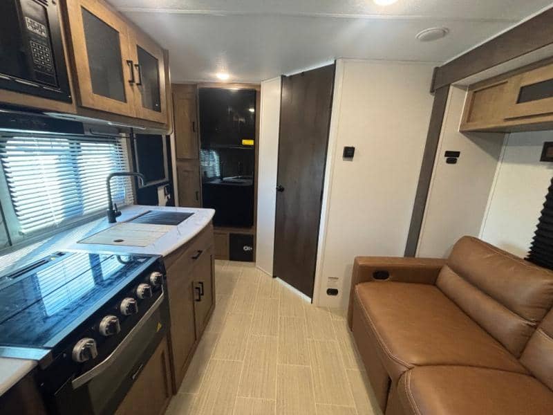 2024 Coachmen 2024 Coachmen Freedom Express Ultra Lite - thumbnail 10