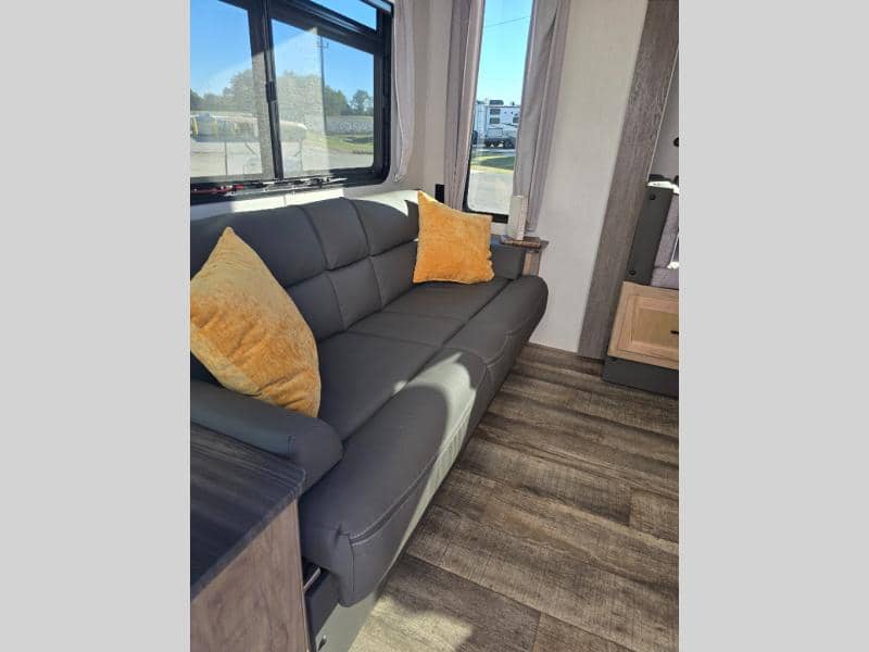 2024 Forest River 2024 Forest River Cherokee Grey Wolf Black Label - thumbnail 6