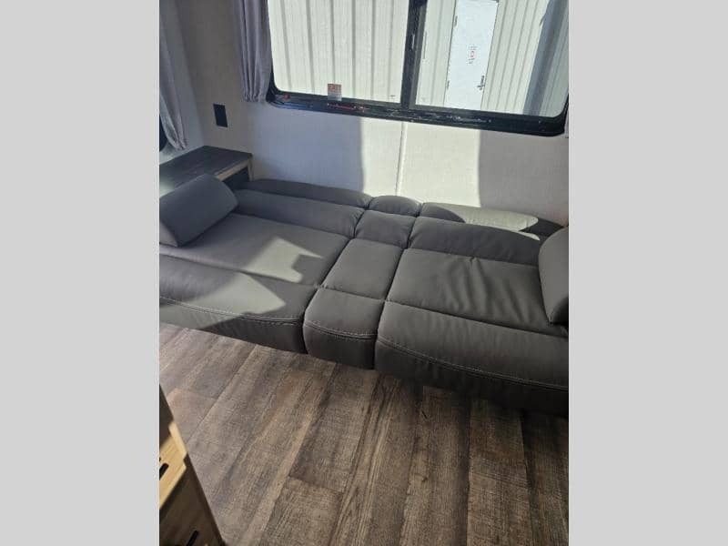 2024 Forest River 2024 Forest River Cherokee Grey Wolf Black Label - thumbnail 14