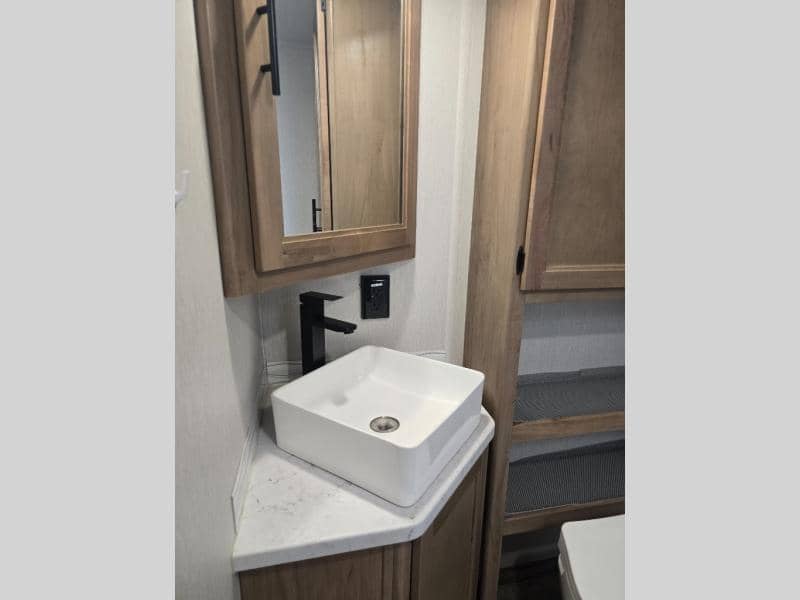 2024 Forest River 2024 Forest River Cherokee Grey Wolf Black Label - thumbnail 27