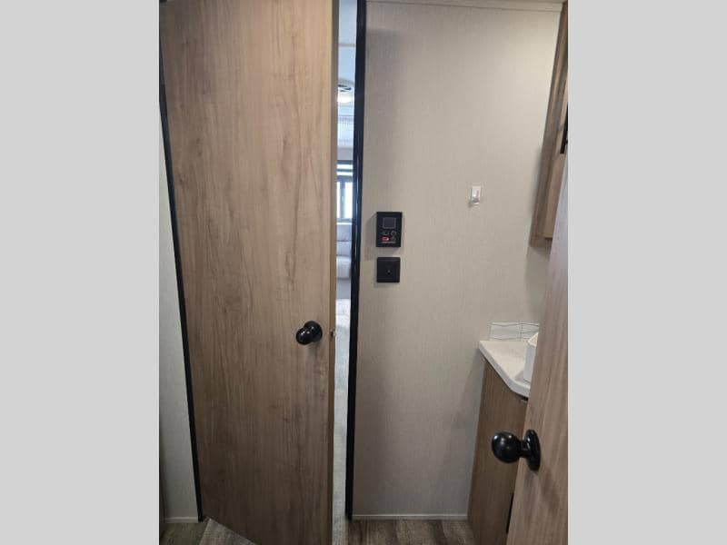 2024 Forest River 2024 Forest River Cherokee Grey Wolf Black Label - thumbnail 35