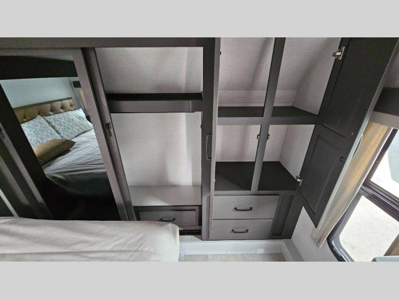 2025 Forest River 2025 Forest River Flagstaff Classic - thumbnail 16