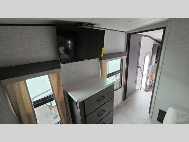 2025 Forest River 2025 Forest River Flagstaff Classic - thumbnail 17