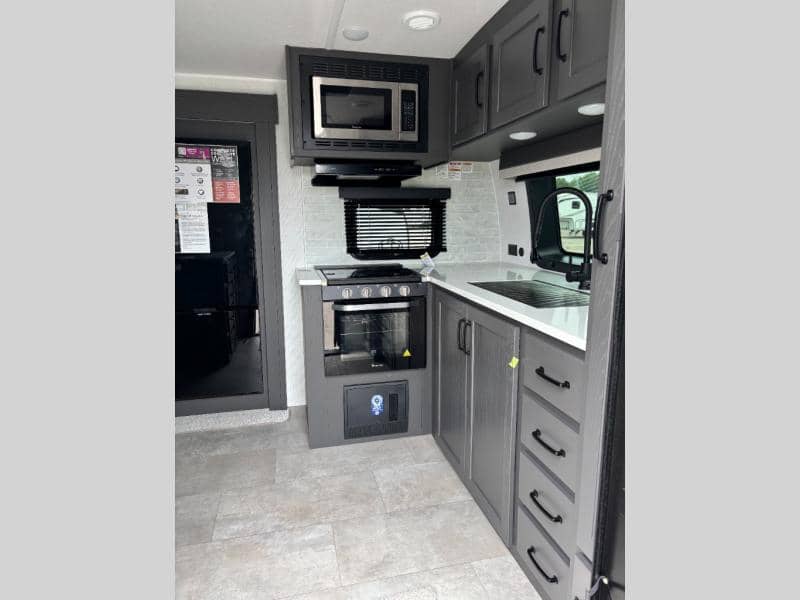 2025 Forest River 2025 Forest River Flagstaff Super Lite - thumbnail 6