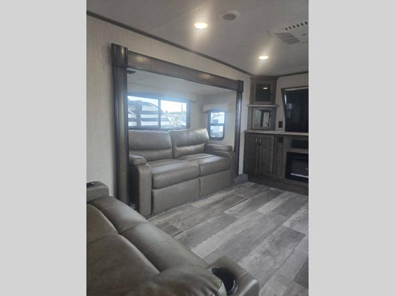 2021 Forest River 2021 Forest River Sierra - thumbnail 9