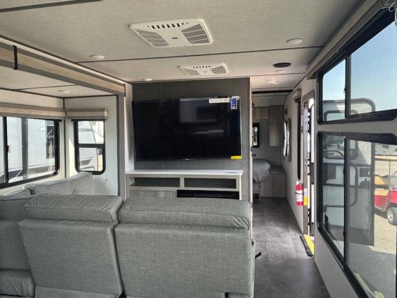 2025 Forest River 2025 Forest River Wildwood FSX - thumbnail 13