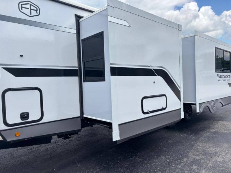 2025 Forest River 2025 Forest River Wildwood X-Lite - thumbnail 5