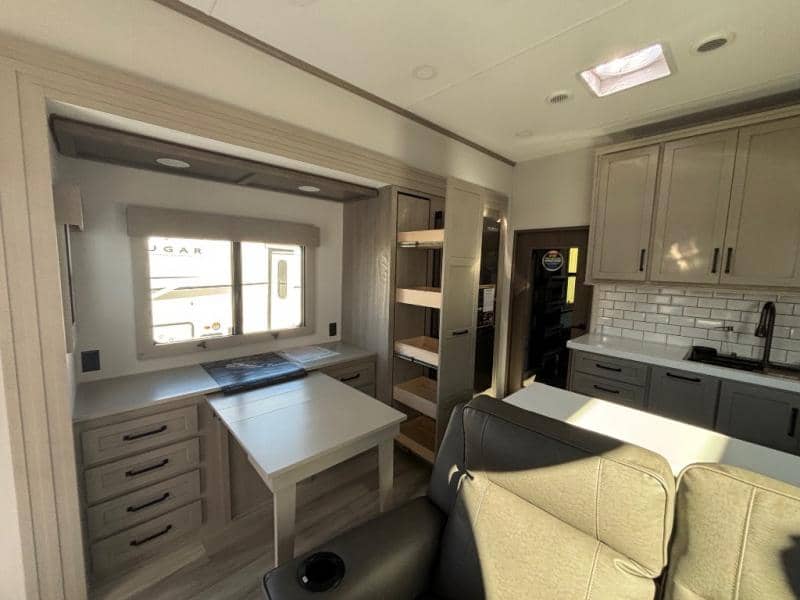 2025 Grand Design 2025 Grand Design Momentum M-Class - thumbnail 7