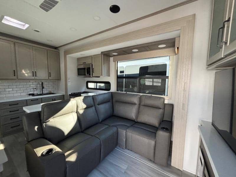 2025 Grand Design 2025 Grand Design Momentum M-Class - thumbnail 22