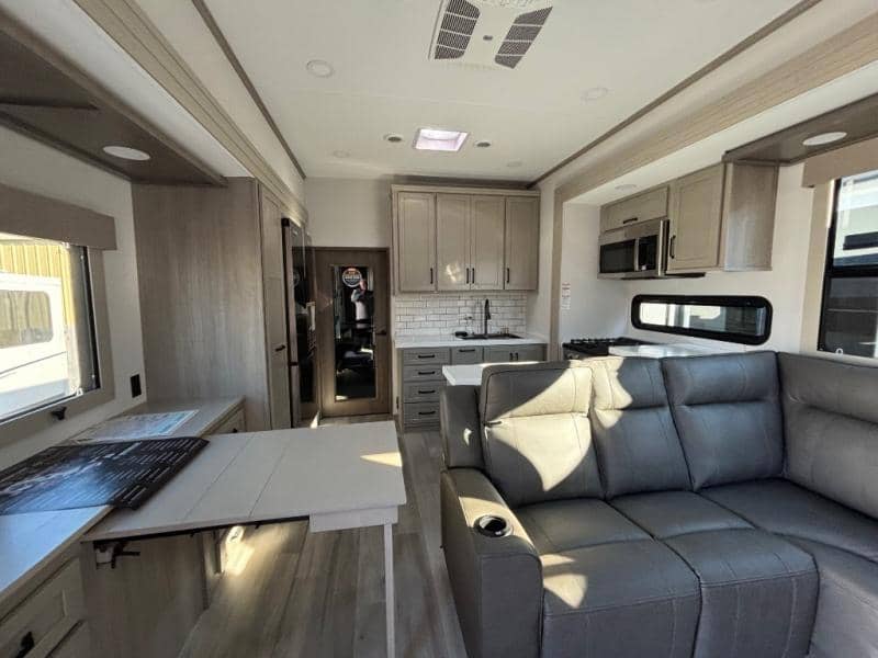 2025 Grand Design 2025 Grand Design Momentum M-Class - thumbnail 23