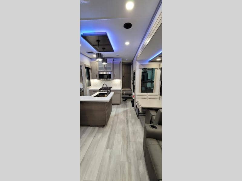 2025 Grand Design 2025 Grand Design Momentum M-Class - thumbnail 3