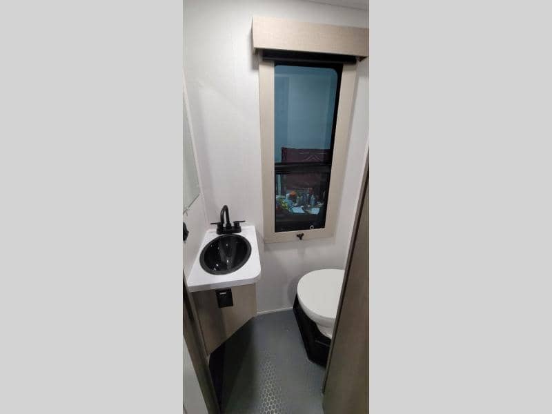 2025 Grand Design 2025 Grand Design Momentum M-Class - thumbnail 8