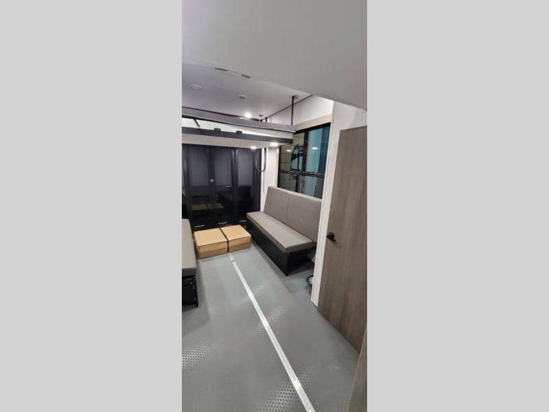 2025 Grand Design 2025 Grand Design Momentum M-Class - thumbnail 10