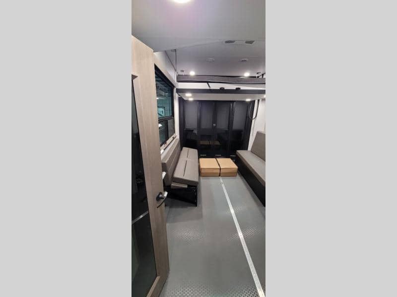 2025 Grand Design 2025 Grand Design Momentum M-Class - thumbnail 11