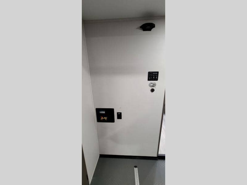 2025 Grand Design 2025 Grand Design Momentum M-Class - thumbnail 13