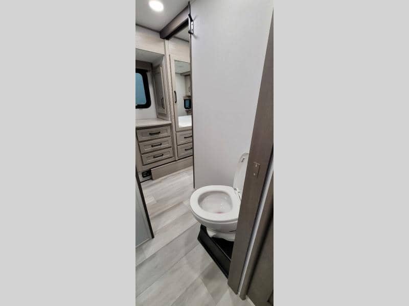 2025 Grand Design 2025 Grand Design Momentum M-Class - thumbnail 15