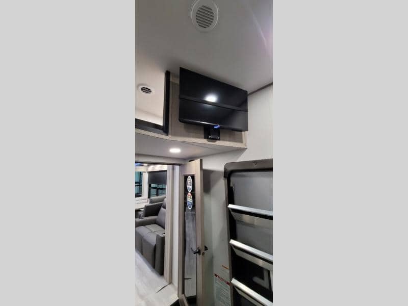 2025 Grand Design 2025 Grand Design Momentum M-Class - thumbnail 17