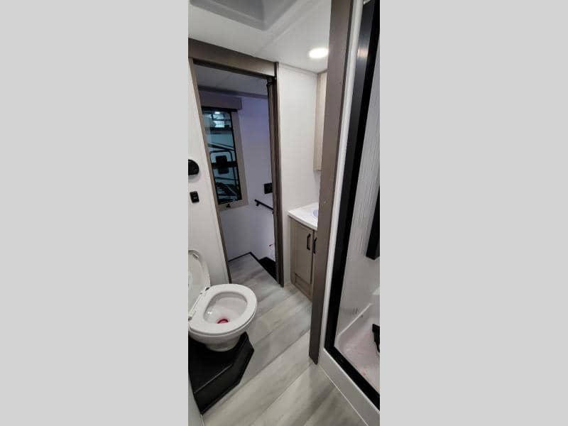 2025 Grand Design 2025 Grand Design Momentum M-Class - thumbnail 24