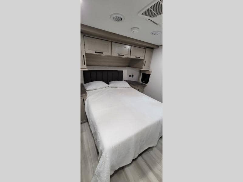 2025 Grand Design 2025 Grand Design Momentum M-Class - thumbnail 25