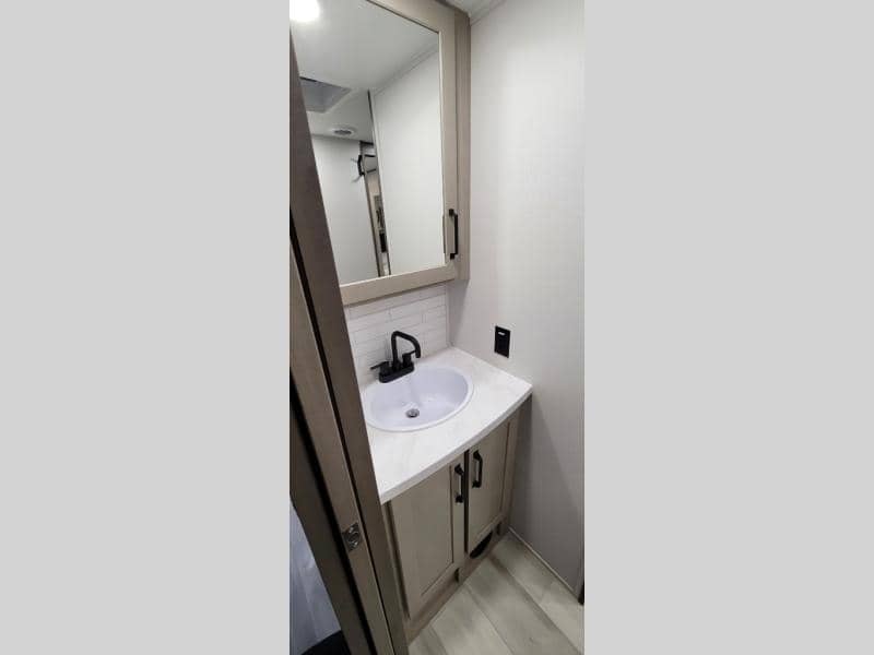 2025 Grand Design 2025 Grand Design Momentum M-Class - thumbnail 26