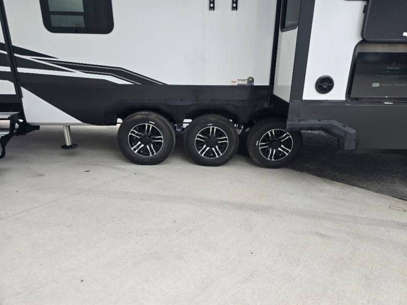 2024 Grand Design 2024 Grand Design Momentum - thumbnail 7