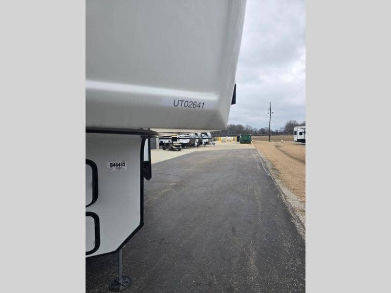 2024 Grand Design 2024 Grand Design Momentum - thumbnail 8