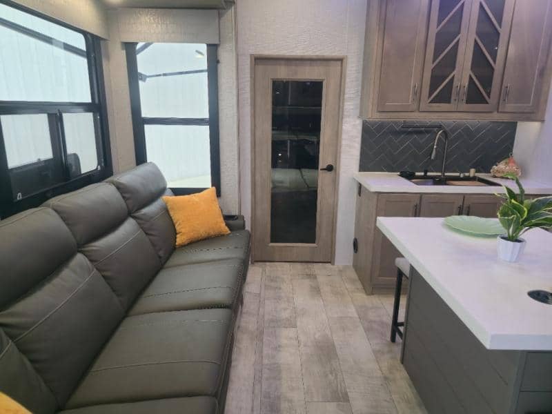 2024 Grand Design 2024 Grand Design Momentum - thumbnail 13