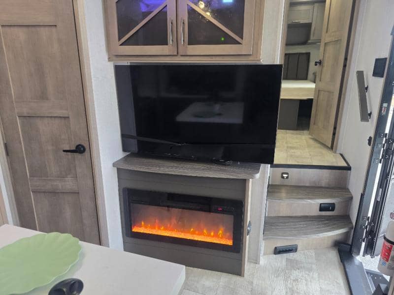 2024 Grand Design 2024 Grand Design Momentum - thumbnail 17