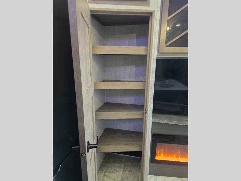 2024 Grand Design 2024 Grand Design Momentum - thumbnail 18