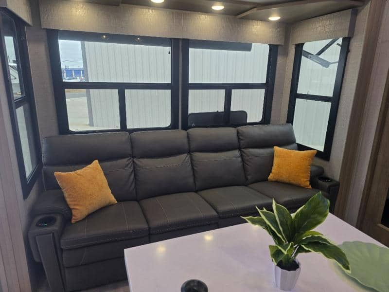 2024 Grand Design 2024 Grand Design Momentum - thumbnail 19