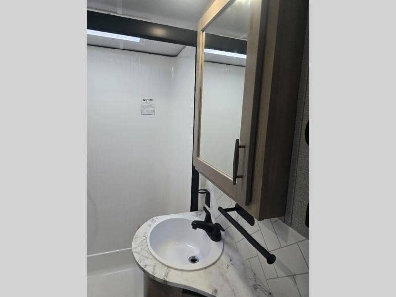 2024 Grand Design 2024 Grand Design Momentum - thumbnail 24