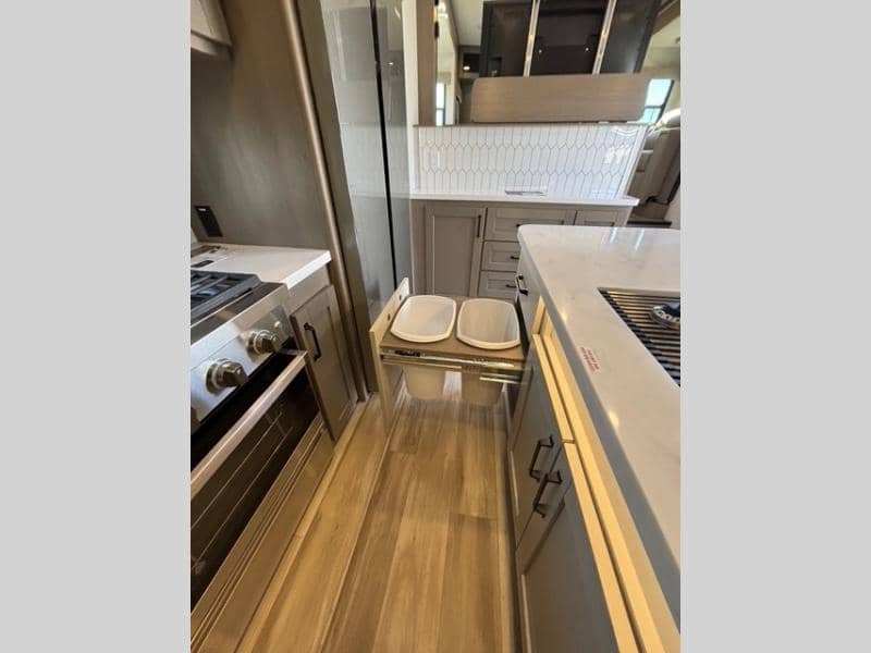 2025 Grand Design 2025 Grand Design Reflection - thumbnail 10