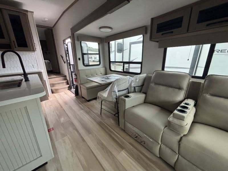 2026 Grand Design 2026 Grand Design Reflection - thumbnail 14