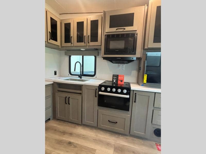 2026 Grand Design 2026 Grand Design Reflection 100 Series - thumbnail 7