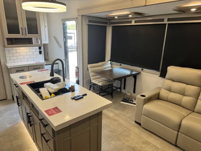 2026 Grand Design 2026 Grand Design Solitude - thumbnail 8