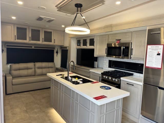 2026 Grand Design 2026 Grand Design Solitude - thumbnail 9