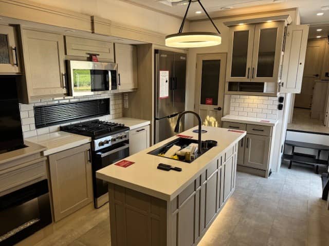 2026 Grand Design 2026 Grand Design Solitude - thumbnail 10